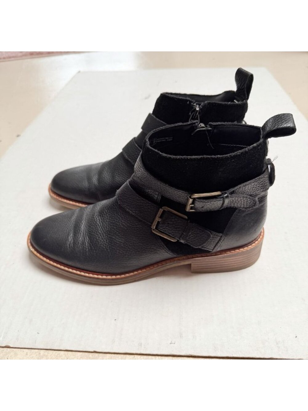 Clarks Women 10 M Camzin Dime Black Ankle Boots Side Zip Buckle Boho Western - Picture 3 of 9